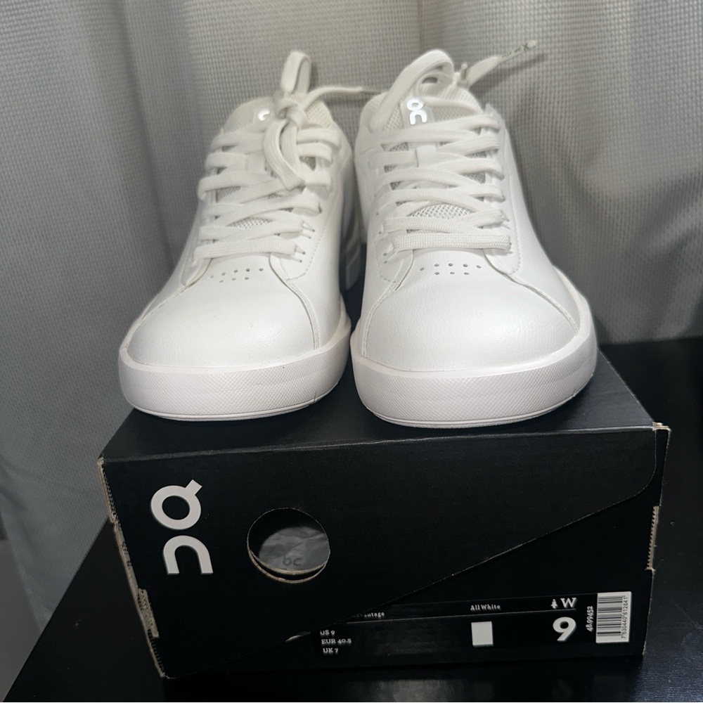ON Women's White Sneakers